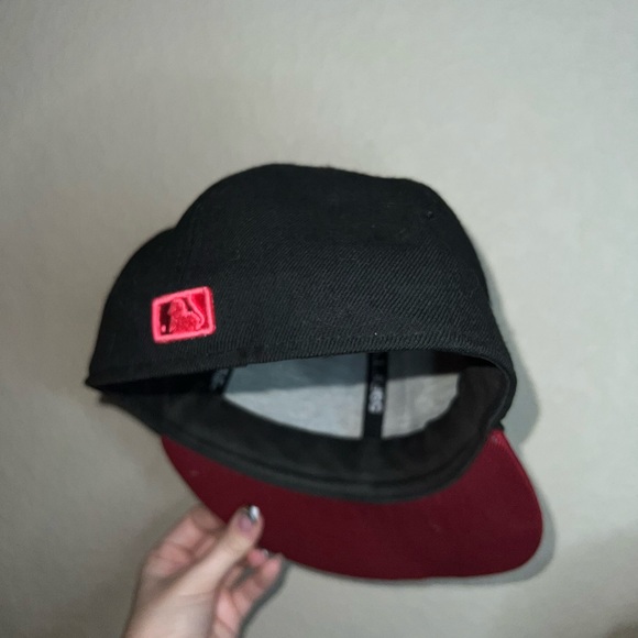 LA cap red and black - Picture 3 of 7